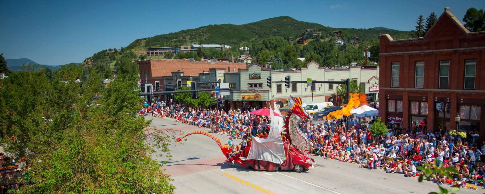 Parade_steamboat